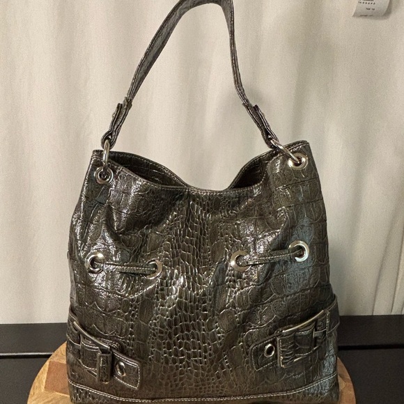 Metallic Green Croc-Embossed Shoulder Bag – Statement Y2K Style - Picture 3 of 14